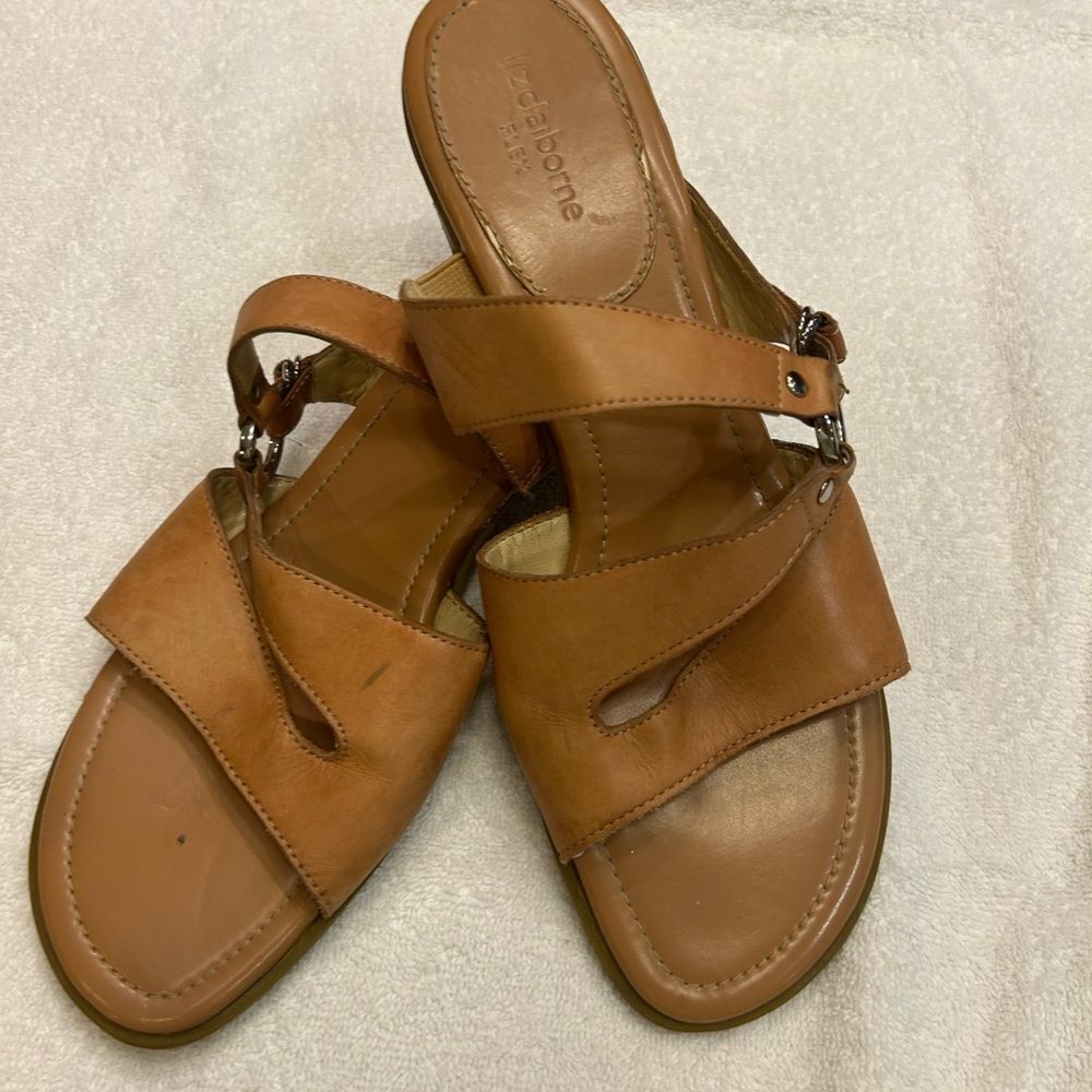 Liz Claiborne Tan Sandals Elegant Design